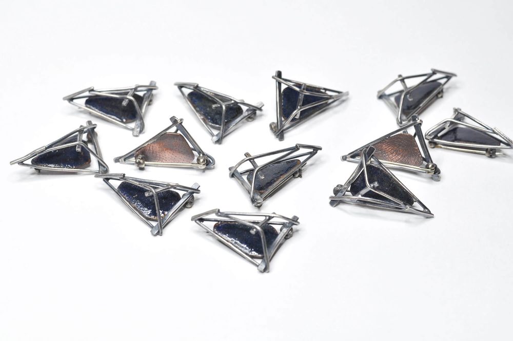 Jewelry and Metals Student designs commemorative pins for former Women governors